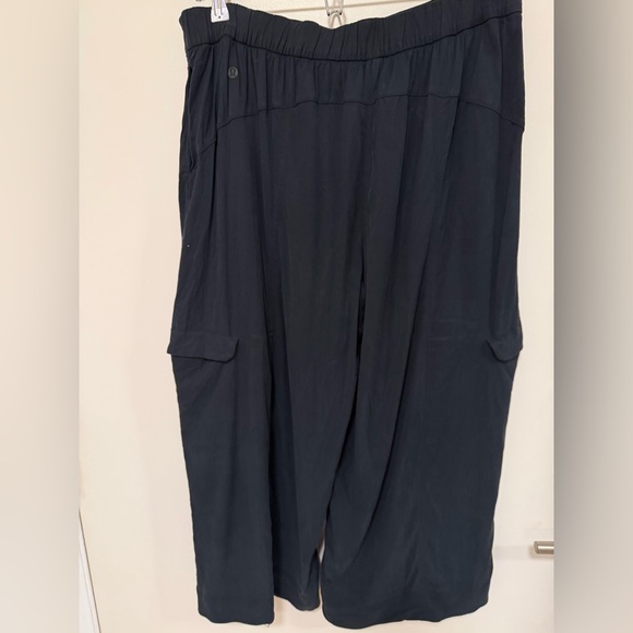 Lululemon Athletica Black Cupro Capris Cargo Pants - Picture 9 of 13